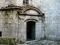 L'entrée, à l'arrière de la maison des Consuls.
