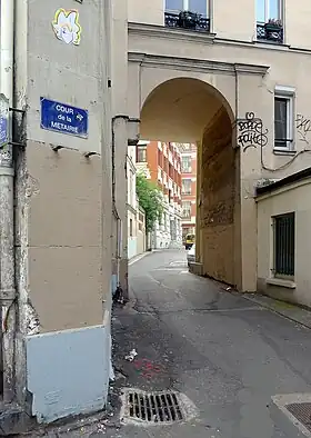Entrée de la Cour de la Métairie au no&nbsp;92.