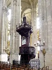 Chaire dessinée par Victor Baltard et sculptée par Victor Pyanet.