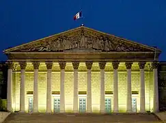 Palais Bourbon la nuit.
