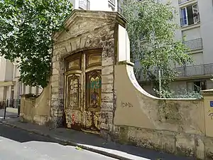 No&nbsp;6 : vestiges en 2011 de l'ancien hôtel Raoul de 1810.