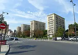 Le cours à proximité de la porte de Vincennes, partie du 20e&nbsp;arrondissement.