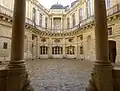 Cour intérieure.
