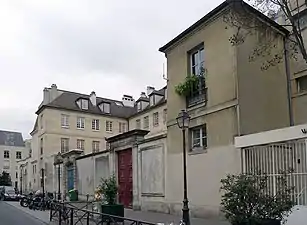La rue au niveau des nos&nbsp;3 et 5.