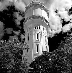 Le château d'eau, au no&nbsp;14.