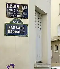 Plaques actuelle et ancienne.