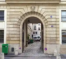 Entrée du no&nbsp;9.