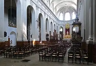 Vue vers l'autel.