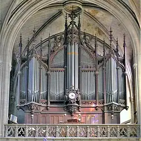 L'orgue de tribune.