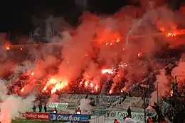 Utilisation de fumigènes par les Ultras du PAOK Salonique.