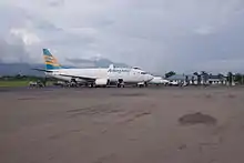 Boeing 737 sur l'aéroport de Mataram Selaparang à Lombok en 2010.