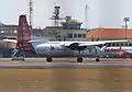Fokker F50 de TransNusa sur l'aéroport international Ngurah Rai