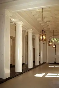 Colonnes.