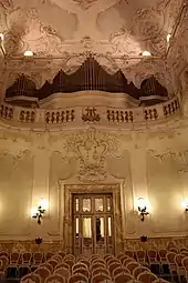 La salle de concert.