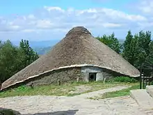 Palloza , dans le municipio de Pedrafita do Cebreiro. La palloza est une habitation, témoignage de l'architecture vernaculaire autochtone.