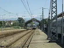 Voies, quais, marquise et TER.