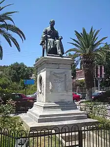 Statue de Panagis Vallianos&nbsp;(el) à Argostóli (Céphalonie).