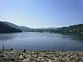 Pêcheurs sur la rive nord et vue sur le lac en direction du sud