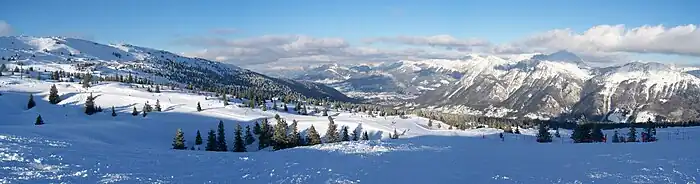 Vue aérienne de la station.