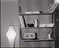 Sur étagère, l'horloge électro-mécanique"Cifra 5" (Solari)