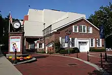 Entrée du Paper Mill Playhouse à Millburn dans le New Jersey