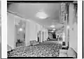 Mezzanine-level foyer[Traduire&nbsp;passage]