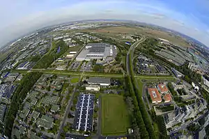 Le parc d'activités Paris-Nord II et l'aéroport Charles-de-Gaulle (au fond).