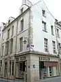 No 84, rue du Temple, à l'angle de la rue des Haudriettes.