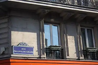 Plaque émaillée, au croisement du boulevard de la Chapelle.