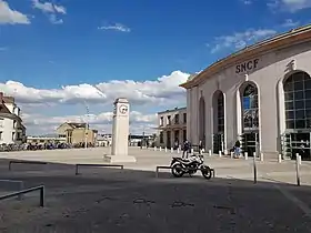 Image illustrative de l’article Parvis Colonel-Arnaud-Beltrame