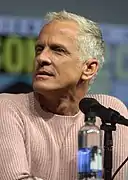 Patrick Fabian interprète  le personnage de Howard Hamlin.