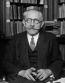 Paul Langevin dans son bureau, par Henri Manuel.