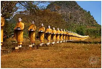 Des statues