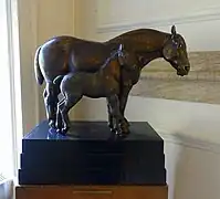 Jument et poulain Percheron, sculpture en bronze de Herbert Haseltine, 1922-1924.