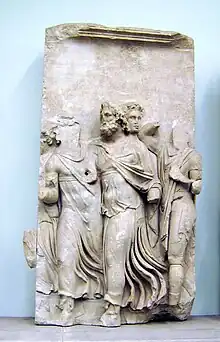 groupe d'hommes marchant