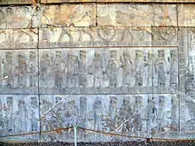 Les 3&nbsp;registres du Panneau nord (Apadana, escalier est)