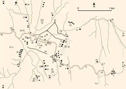 plan avec des tracés de routes, de rivières et de monuments représenté par de petits carrés