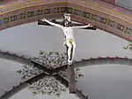 Le crucifix de l'arc triomphal.