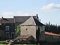Le pigeonnier-chapelle.
