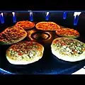 Pitas au four à la viande, oignons, épices, village druze Maghar&nbsp;(en).