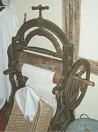 Mangle, essoreuse à rouleaux des années 1930.
