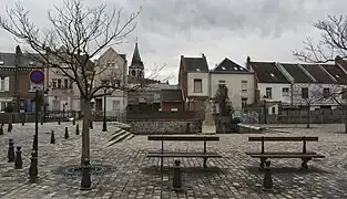 Saint-Leu : place Aristide-Briand.