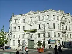 Place François Ier et Grand Hôtel