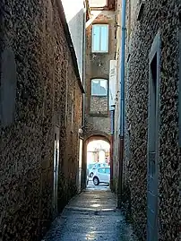 Passage Joseph-Pancaut, débouchant sur la place