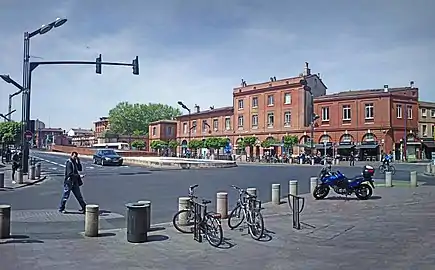 Place Saint-Cyprien, première place à programme à Toulouse, dessinée par Joseph-Marie de Saget.