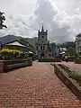 Place de la ville et église de l'Asomption.