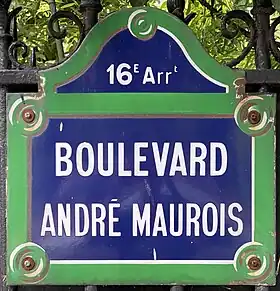 Voir la plaque.