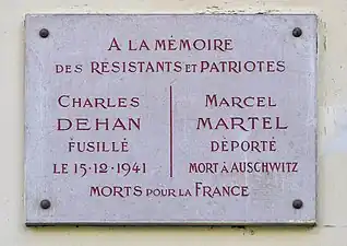 Plaque en hommage aux résistants Charles Dehant et Marcel Martel au no 159.