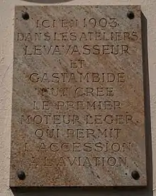 Plaque au no&nbsp;28.