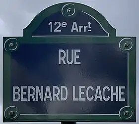 Voir la plaque.